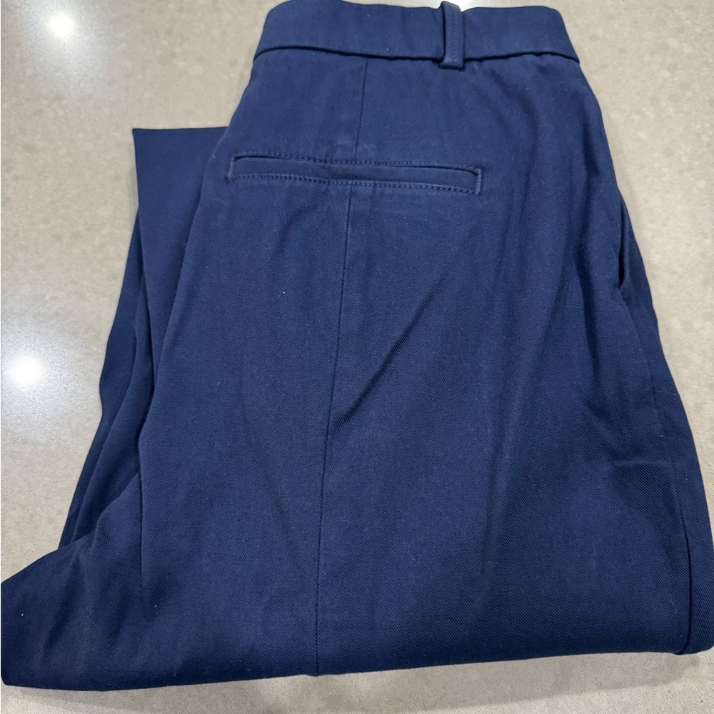 SPANX super smooth Stretch Twill
Slim Straight Pant
Navy - Large